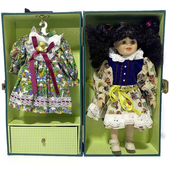 Lasting Impressions Doll Heritage Mint Companion Collection in Carrying Case 12" - Picture 1 of 12